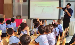 Phụ huynh trông chờ con được học Tiếng Anh từ lớp 1