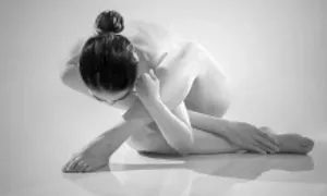 Bộ ảnh khỏa thân yoga nhận giải 'Nhiếp ảnh xuất sắc'