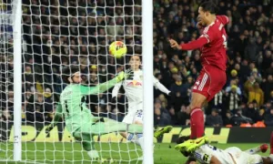 Neville: 'Liverpool đang thật sự sụp đổ'